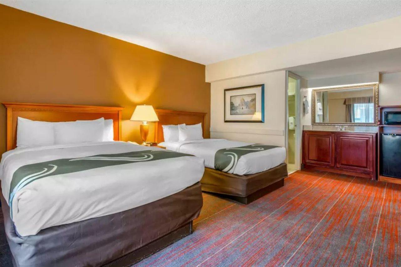 Quality Inn Savannah Historic District Buitenkant foto