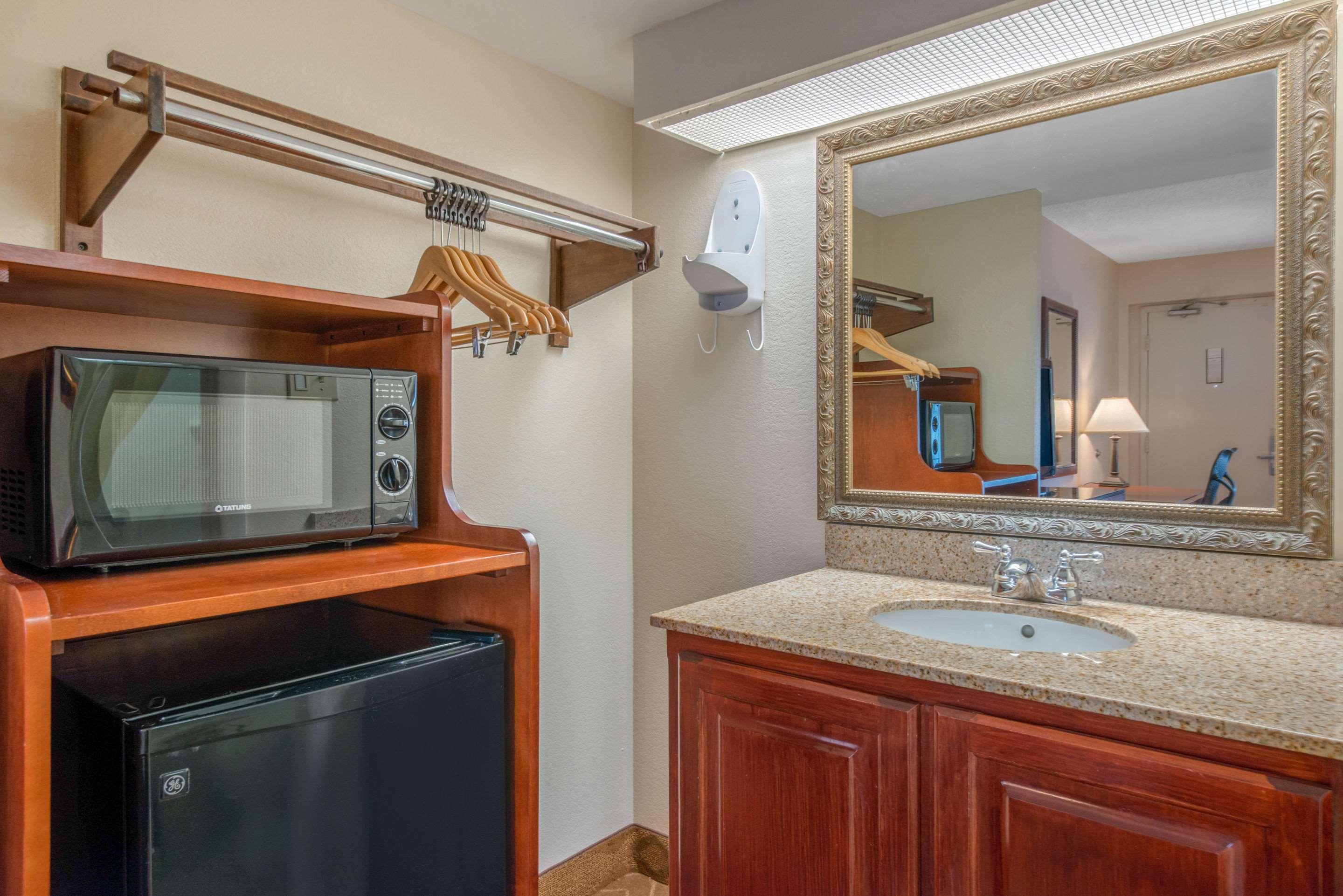 Quality Inn Savannah Historic District Buitenkant foto