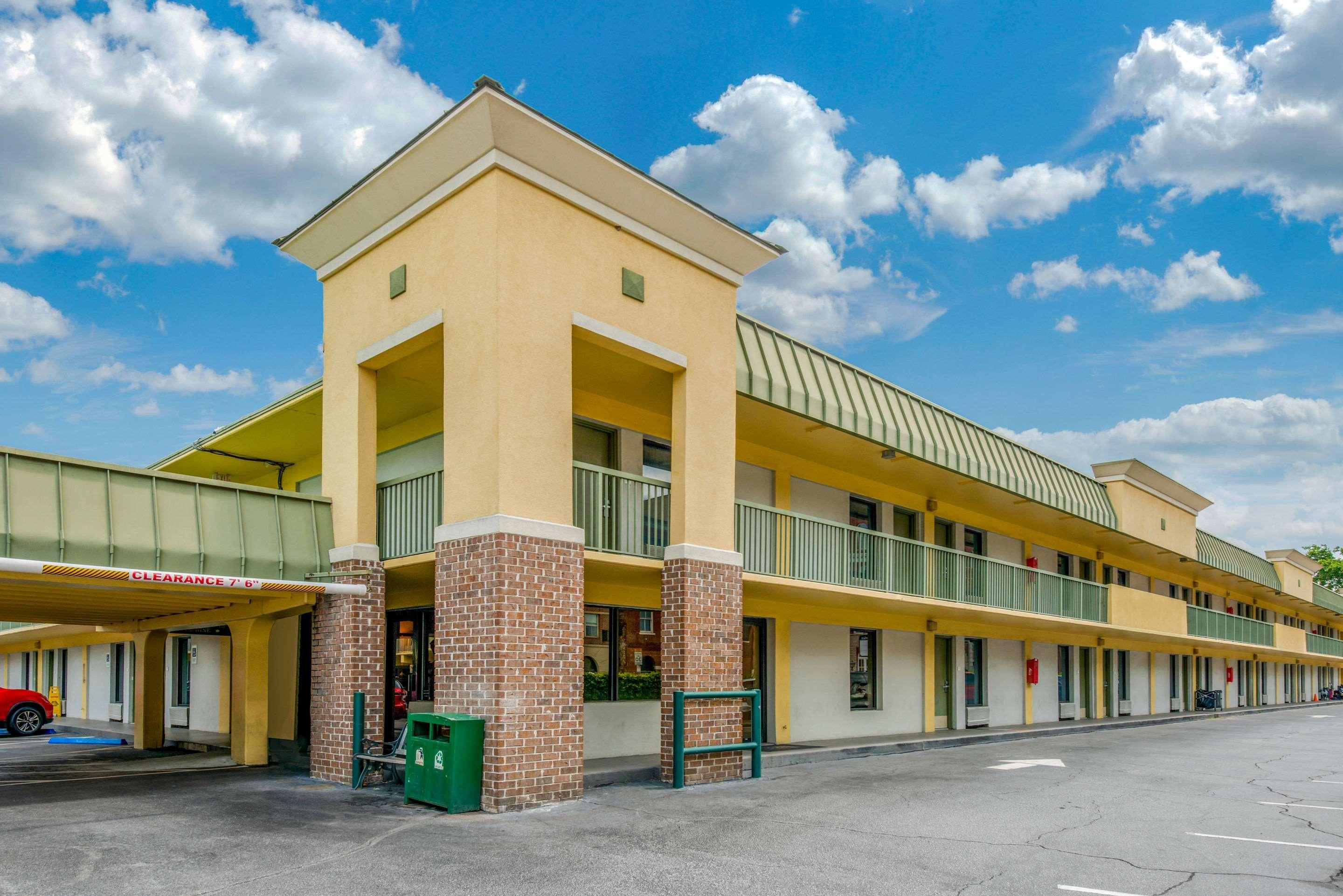 Quality Inn Savannah Historic District Buitenkant foto