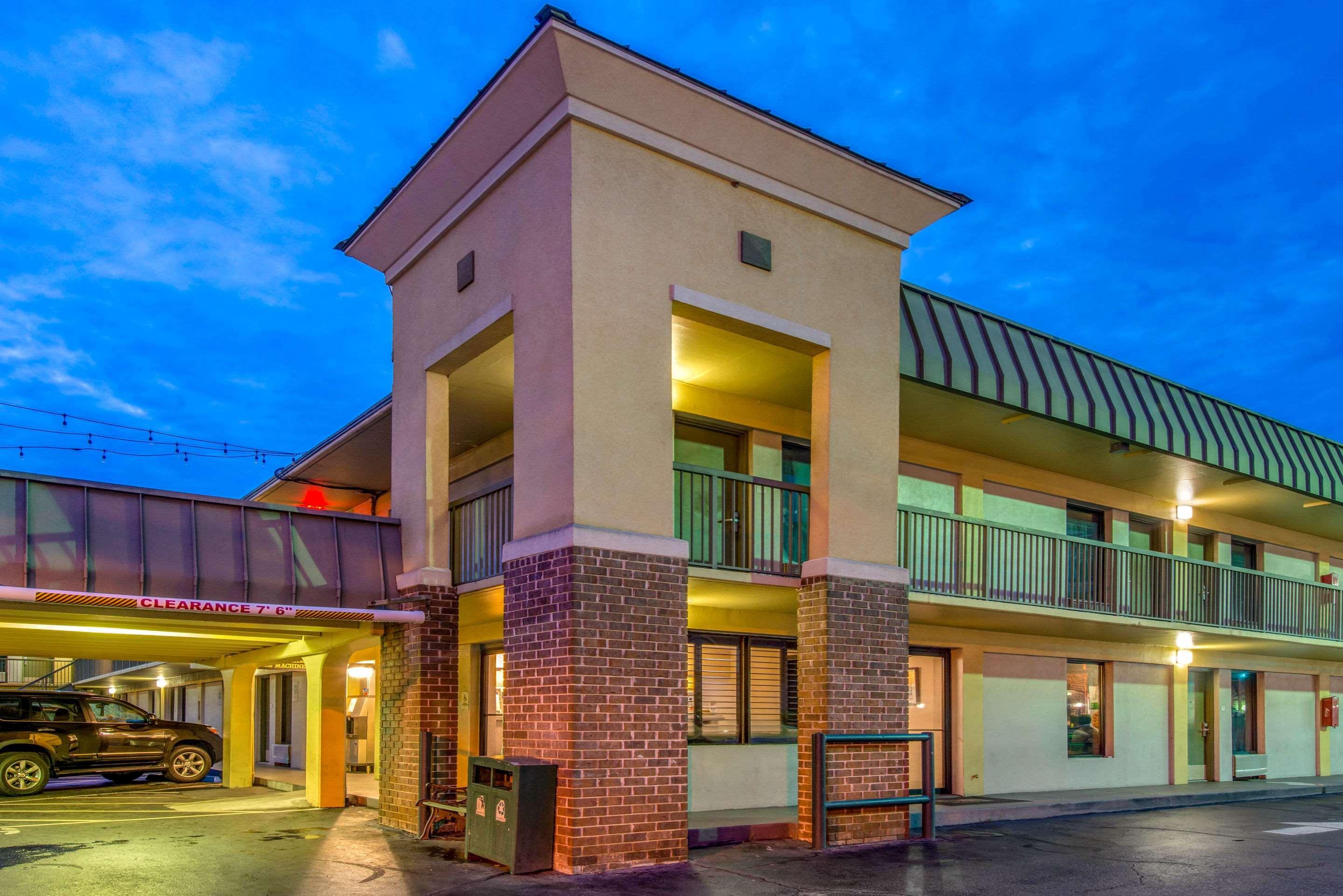 Quality Inn Savannah Historic District Buitenkant foto