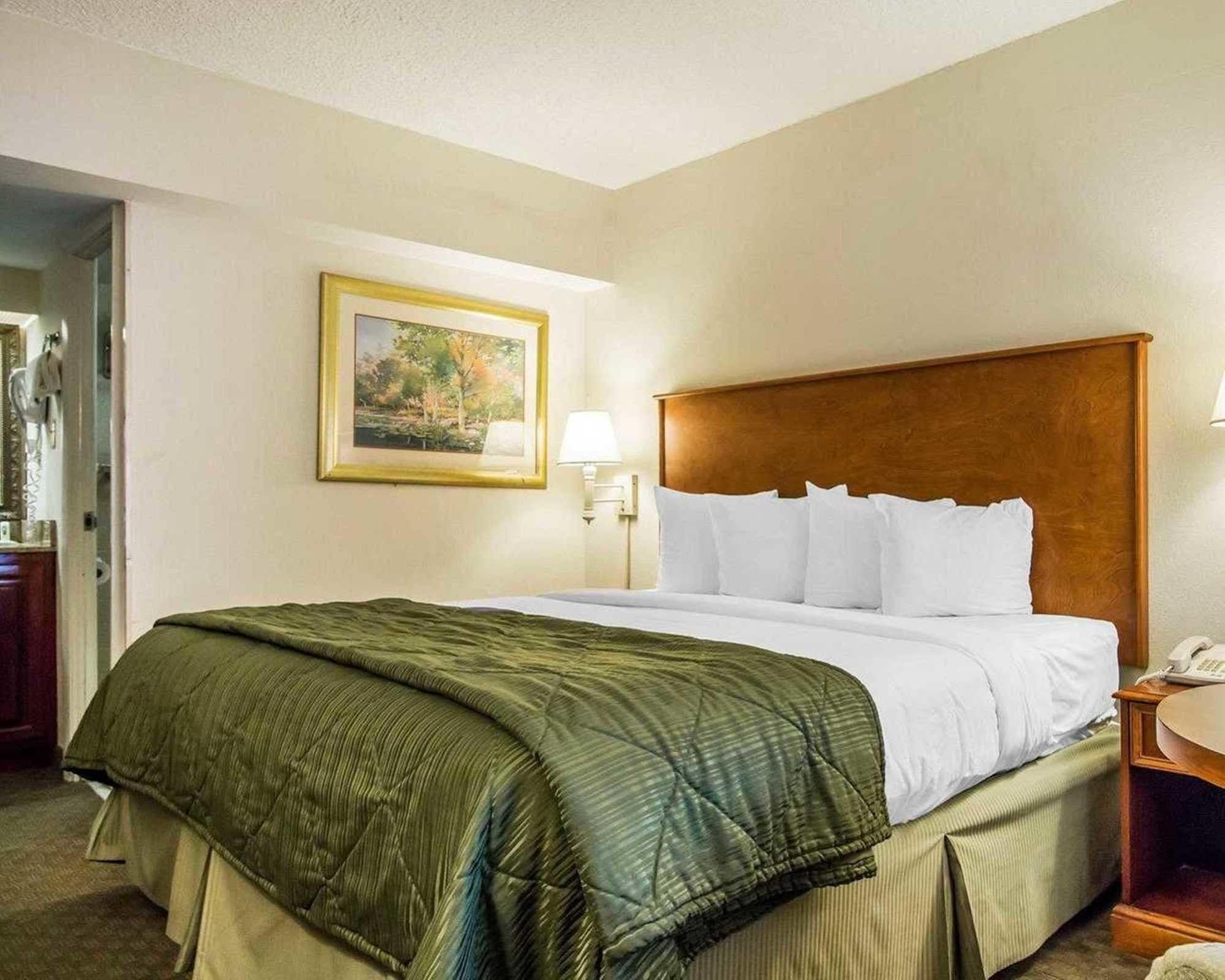 Quality Inn Savannah Historic District Buitenkant foto