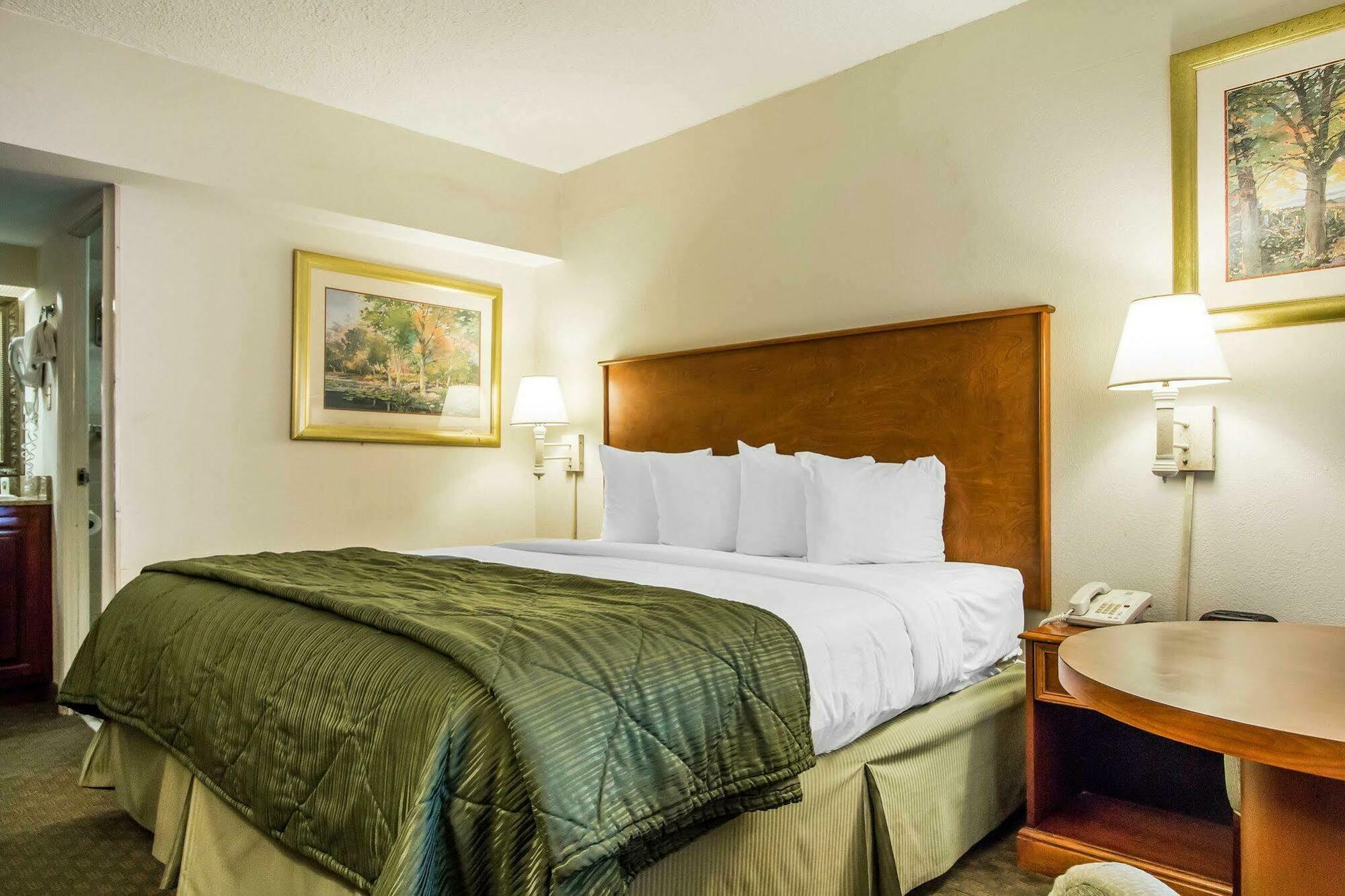 Quality Inn Savannah Historic District Buitenkant foto